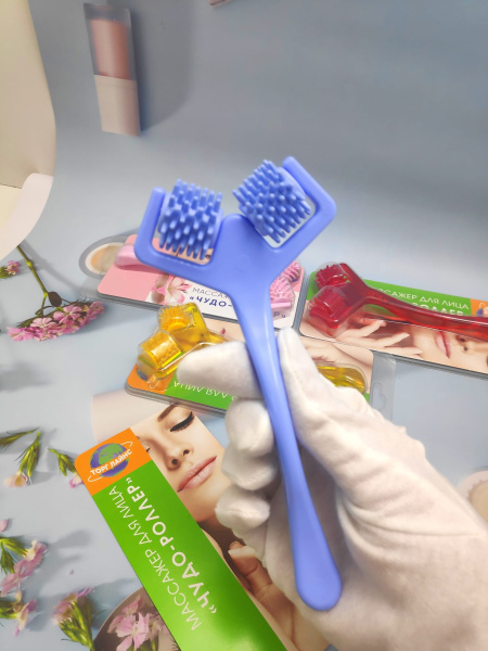 Массажер роликовый для подтяжки лица Чудо роллер New